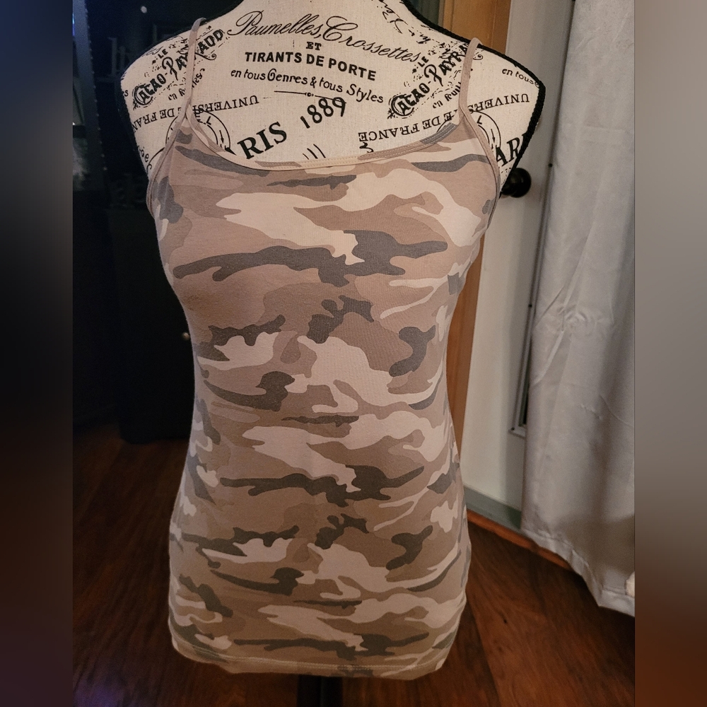 2x Tank Tops - Picture 2 of 3